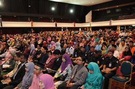 Antara penerima Anugerah Perkhidmatan Cemerlang 2012