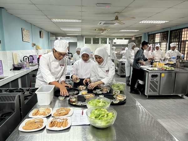 Makmal Jadi Medan Ujian, Pelajar Pendidikan UPM Sajikan Santapan Mewah